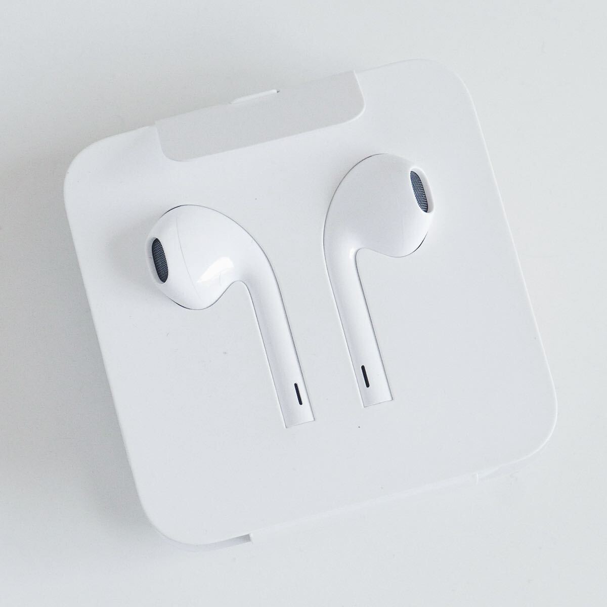 〈即決〉Apple アップル 純正品 EarPods with Lightning Connector + 変換アダプタ イヤホン イヤフォン ［ゆうパケット発送対応］の画像1