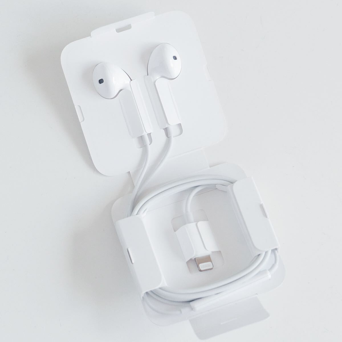 〈即決〉Apple アップル 純正品 EarPods with Lightning Connector + 変換アダプタ イヤホン イヤフォン ［ゆうパケット発送対応］_画像3