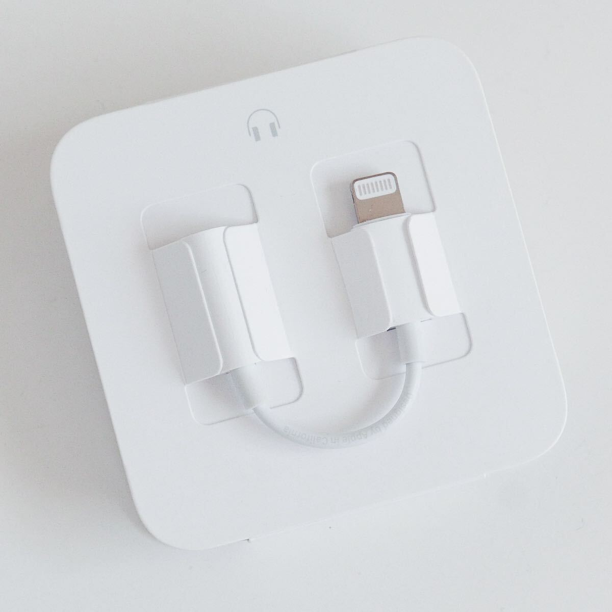 〈即決〉Apple アップル 純正品 EarPods with Lightning Connector + 変換アダプタ イヤホン イヤフォン ［ゆうパケット発送対応］の画像2