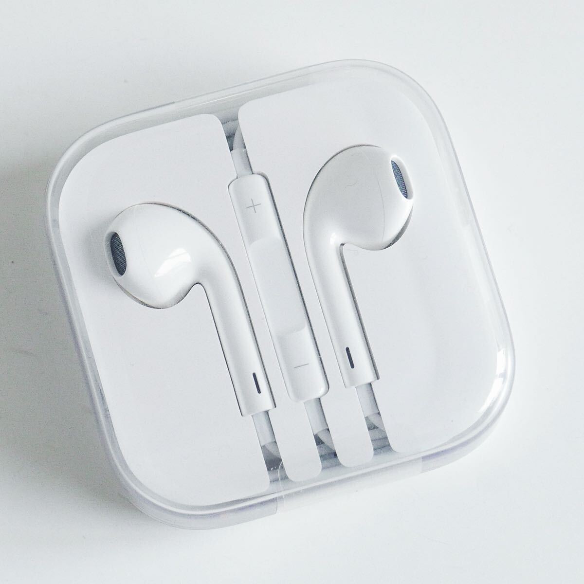 〈即決〉Apple アップル 純正品 EarPods with 3.5 mm Headphone Plug イヤホン .. ［ゆうパケット発送対応］の画像1