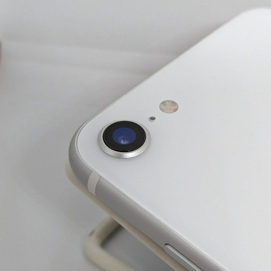 iPhone se 2 第２世代 ホワイト 白 64GB simフリー 利用制限○