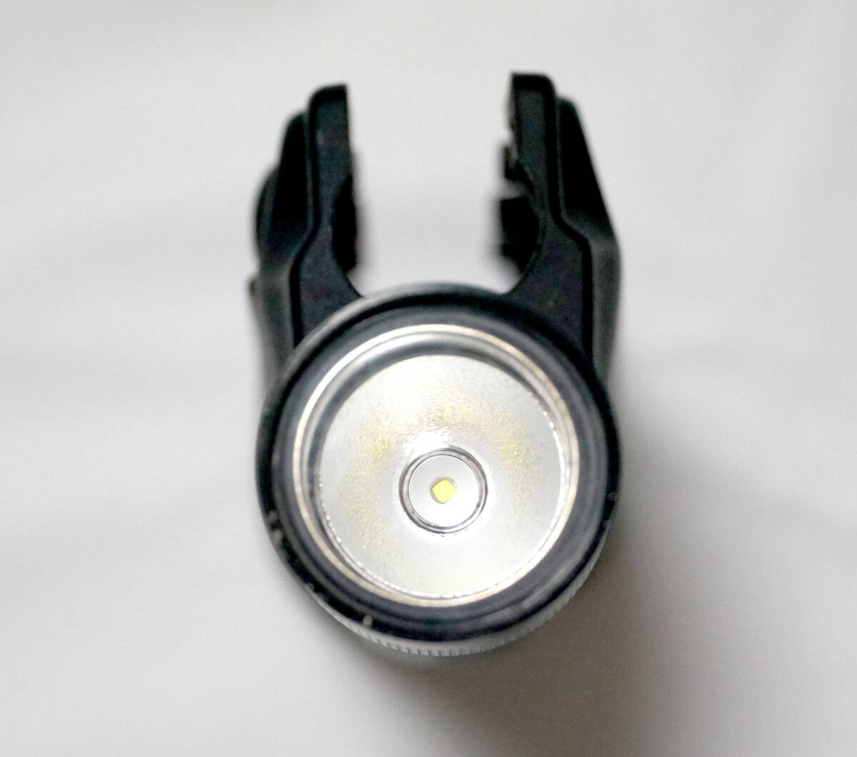 メーカー不明 SureFire風 MP5 ハンドガード LEDライト 東京マルイ スタンダード電動ガン対応 点灯確認済 CQB CQC シュアファイア A4 A5の画像4