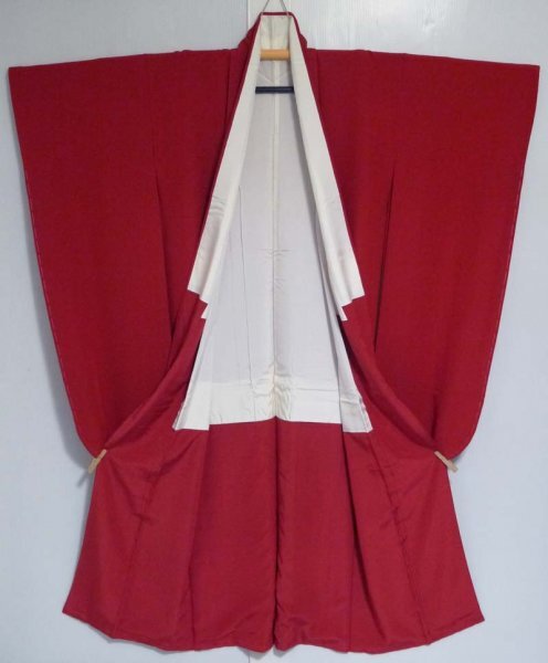 【KIRUKIRU】未着用・美品 一つ紋 赤無地 振袖 着物 身丈157cm 正絹 レトロ 個性的 和装 着付け 呉服 成人式 結婚式の画像3