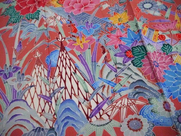 【KIRUKIRU】京紅型 振袖 着物 正絹 ピンク地 四季の花咲く風景柄 和装 着付け 呉服 古布 材料 リメイク 生地の画像9