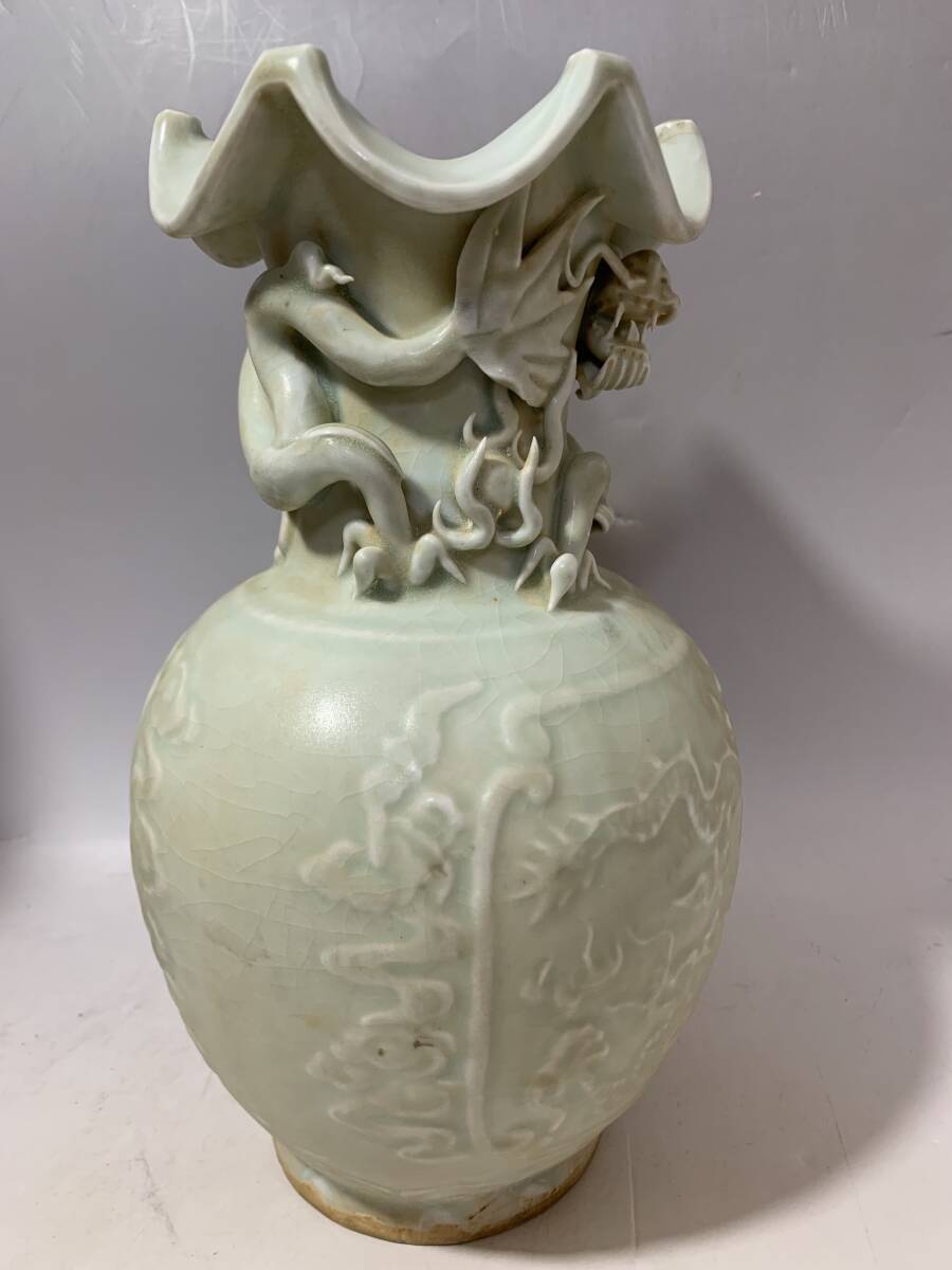  China blue white porcelain dragon volume dragon phoenix vase . box 