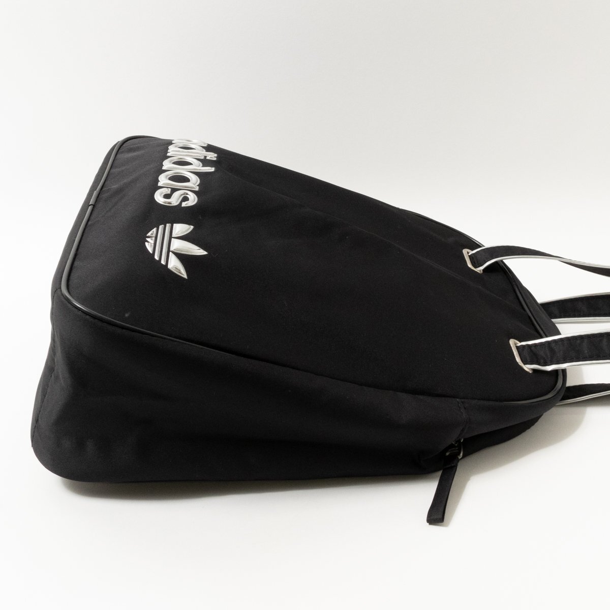 adidas アディダス ショルダーバッグ トートバッグ ボストン型 肩掛け鞄 手さげ ポリエステル ブラック 黒系 カジュアル スポーティ 婦人の画像4