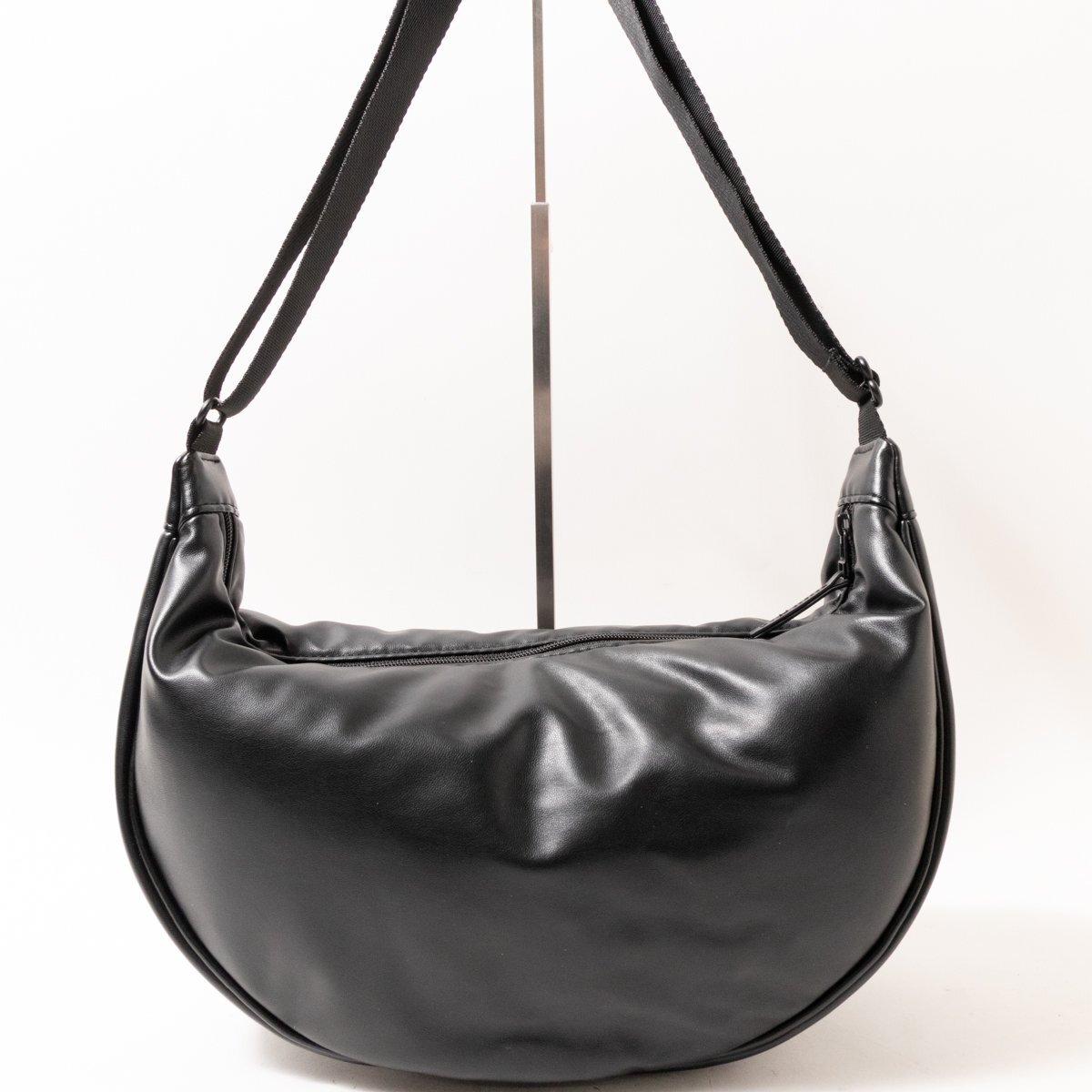 UNIQLO Uniqlo round Mini shoulder bag black black Basic casual shoulder .. diagonal .. fastener poly- bag bag unisex 