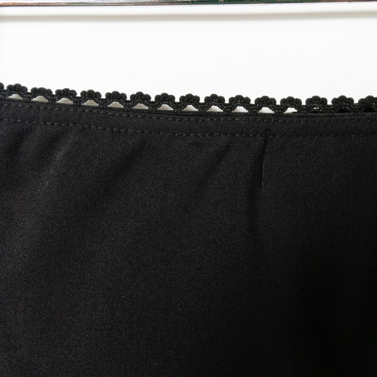 メール便◯ Ozz On オッズオン チャイナスカート ブラック 黒 刺繍生地 切替 アシンメトリー スリット ジャージ 伸縮素材 ツヤ感 後ろゴムの画像8