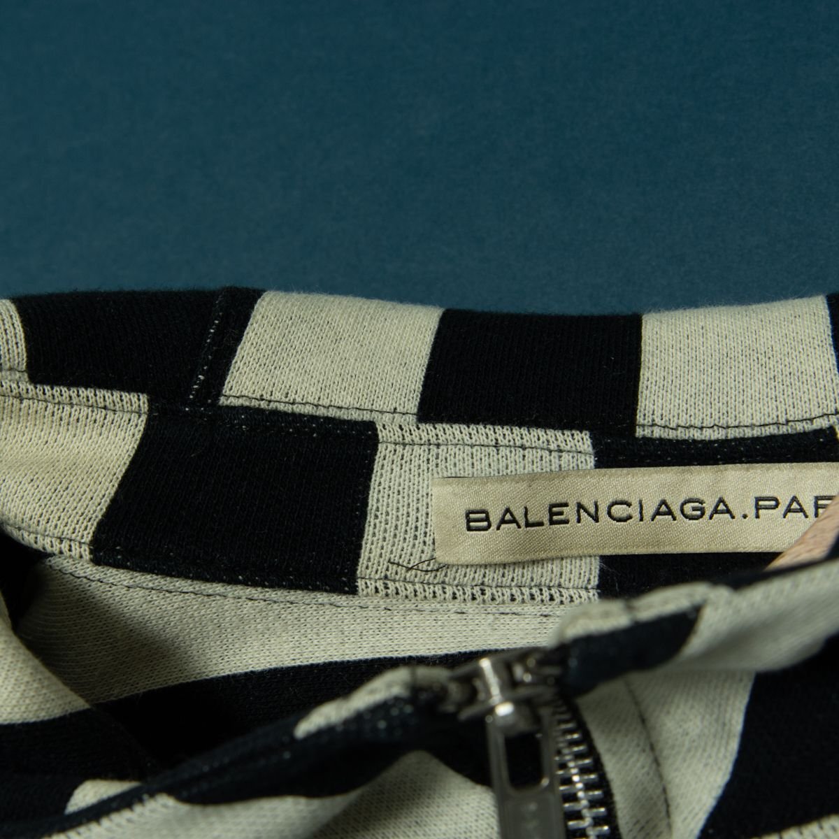 【1円スタート】BALENCIAGA バレンシアガ ストライプ柄フルジップパーカー カットソー ハイブランド カジュアル 黒×オフ白 S フランス製_画像4