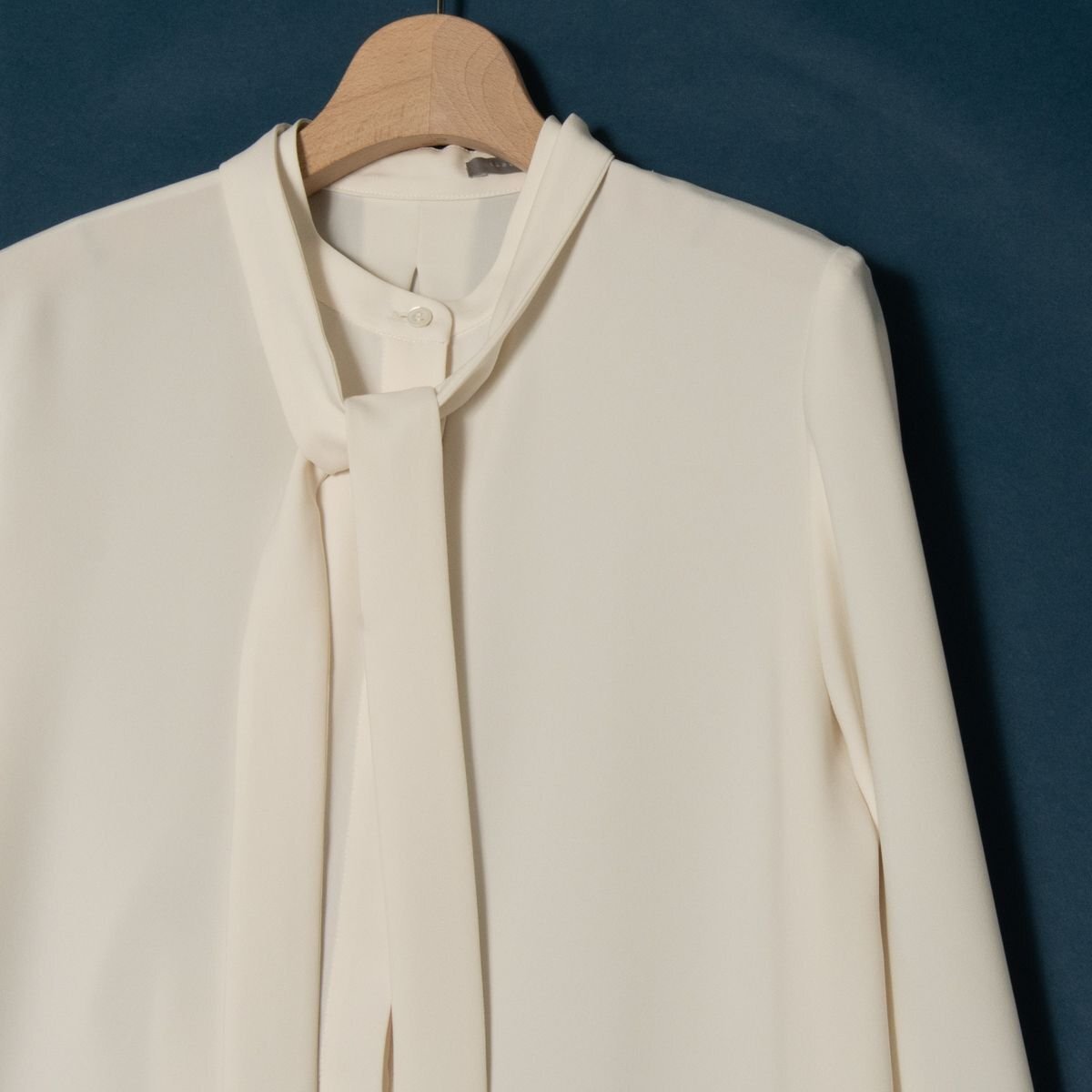 [1 jpy start ] mail service 0 theory luxe theory Thai ribbon attaching long sleeve shirt blouse polyester adult beautiful . off white plain 36 made in Japan 