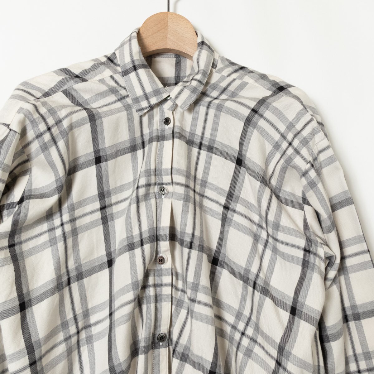 MAYSON GREY Mayson Grey check pattern design shirt long sleeve total pattern tops 2 rayon gray white beautiful . casual 