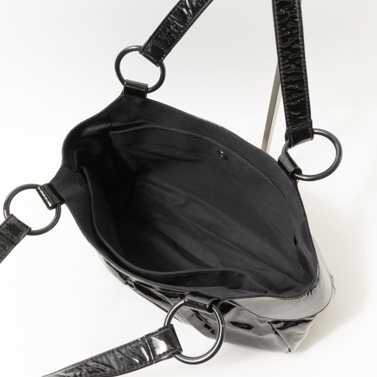agnes b. アニエスベー エナメル トートバッグ ブラック 黒 レザー レディース 手さげ シンプル 無地 きれいめ カジュアル bag 鞄 かばん_画像7