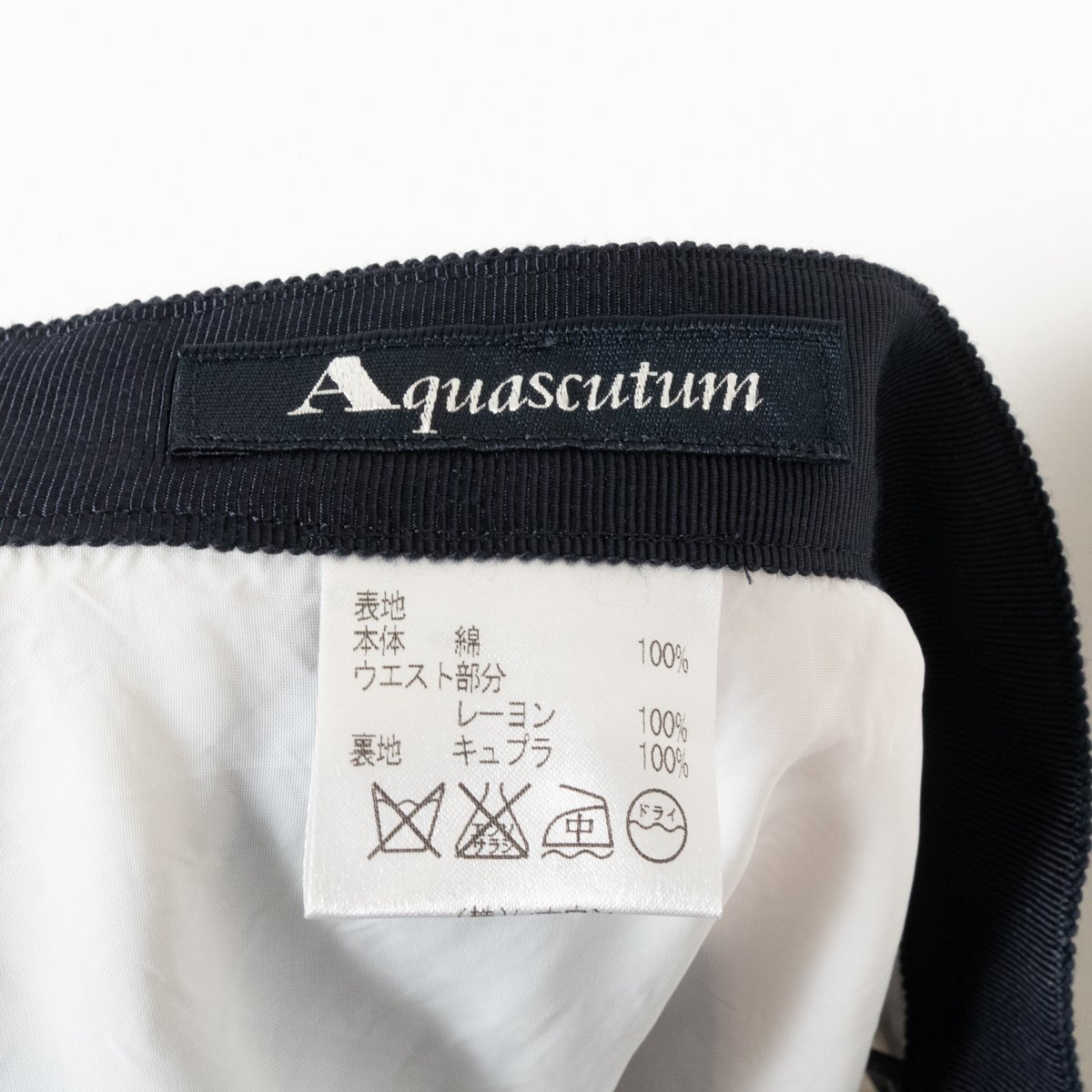 メール便○ Aquascutum アクアスキュータム 総柄 フレアスカート 10 綿100% コットン ホワイト ネイビー イエロー 綺麗め カジュアル_画像2