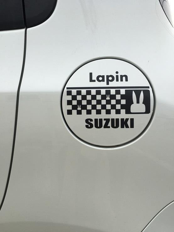 色変更可能　ラパン　スズキ　給油口　ステッカー カー 車 SUZUKI かわいい 黒色1枚_画像1