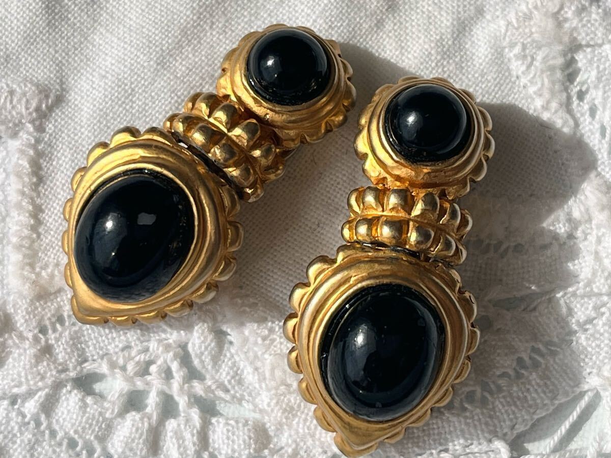 ヴィンテージ ** ブラックカボションの美しいイヤリング vintage earrings_画像1