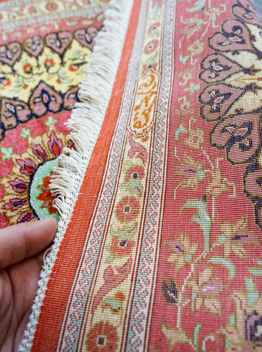 80×58cm ペルシャクム産 モハマヂー房 の総手織りシルク絨毯 80×58cm ペルシャクム産 モハマヂー房 の総手織りシルク絨毯