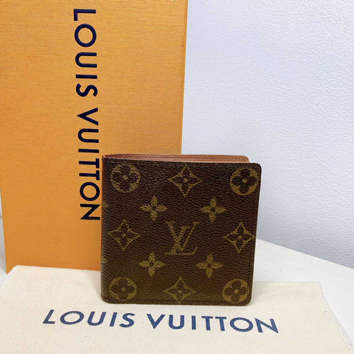 A069【美品】LOUIS VUITTON ルイヴィトン モノグラム ポルトフォイユマルコ 小銭入れ付 二つ折り財布 ウォレット M62288/VIOOIOの画像1