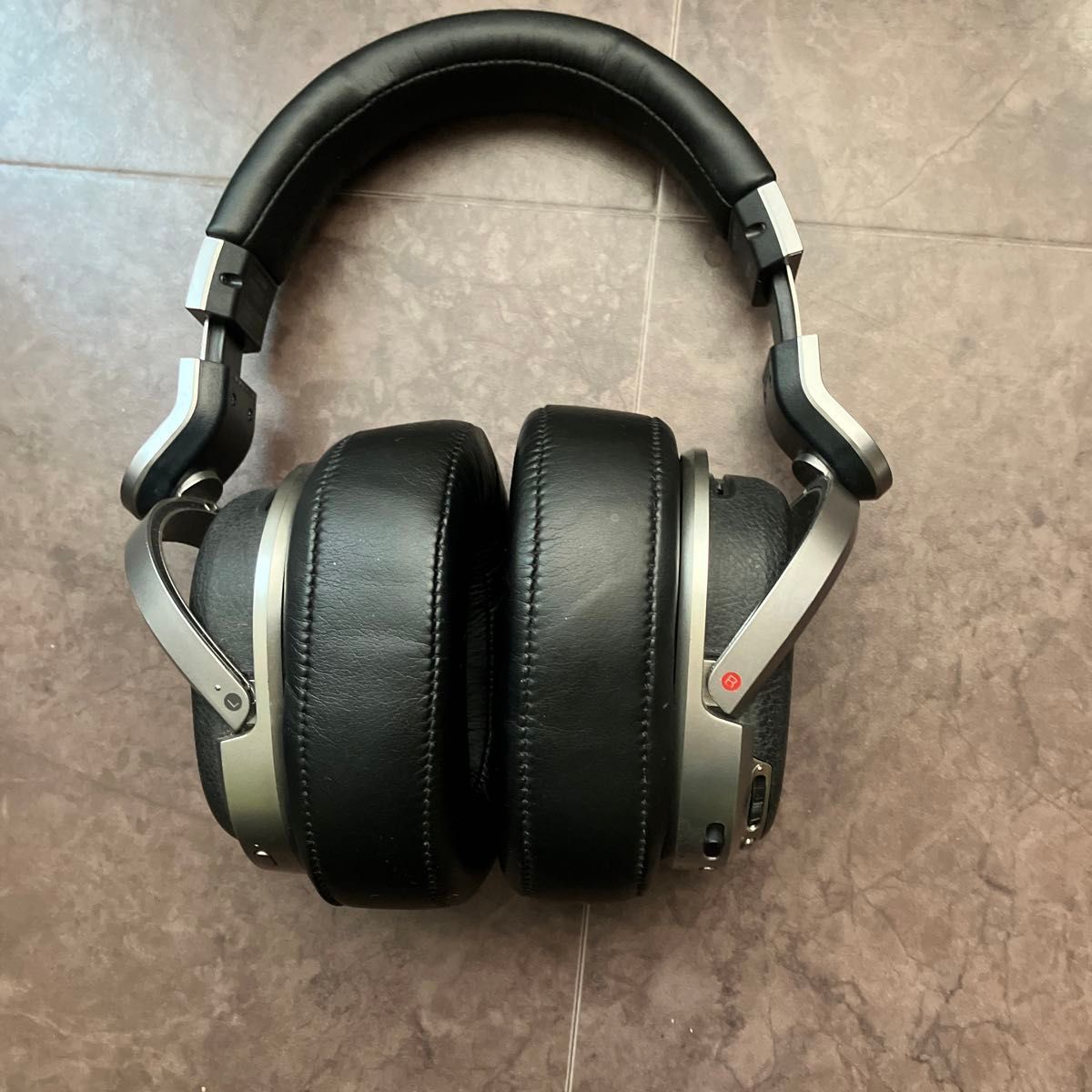 デジタルサラウンドヘッドホンシステム MDR-HW700DS