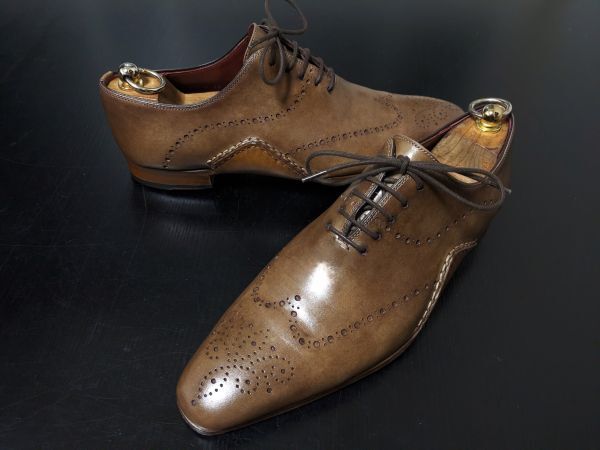 極美品 使用回数少 マグナーニ 39 Magnanni オパンケ製法 メダリオントゥ ドレスシューズ 箱付 8396