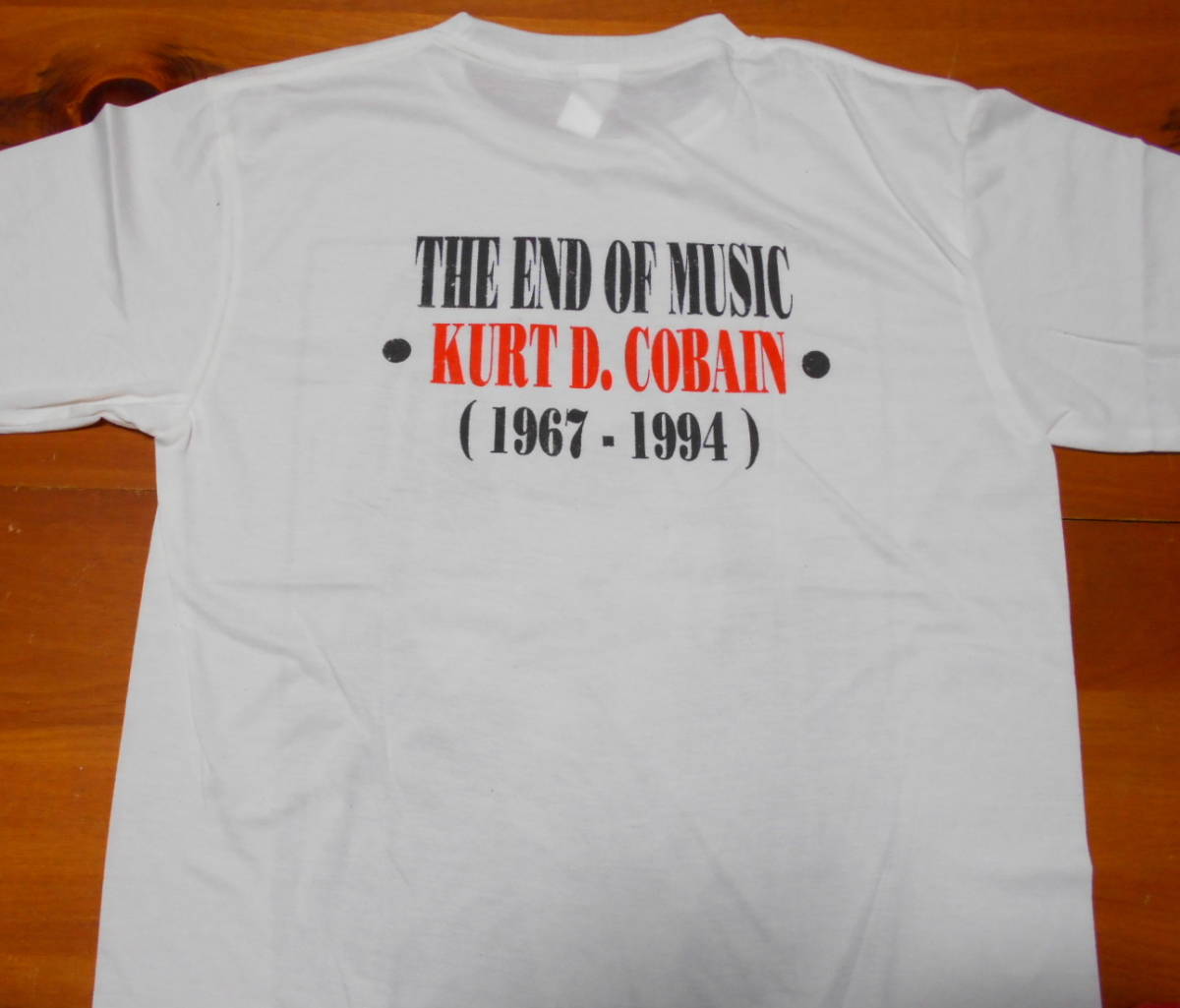 新品 【Nirvana】カートコバーン 追悼 Vintage Style プリントTシャツ 白 L // ニルヴァーナ Kurt Cobain ロックTシャツ バンドTシャツの画像3