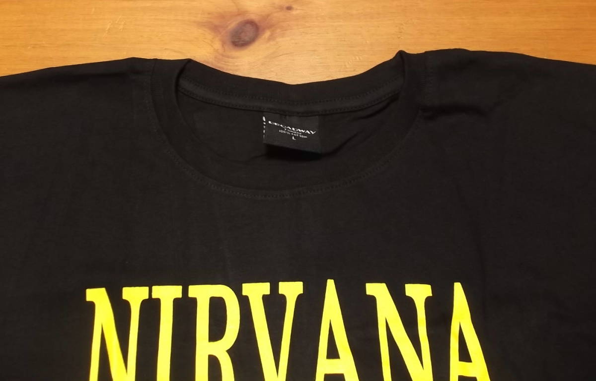 新品【NIRVANA】ニルヴァーナ スマイリー スマイル 両面 プリント Tシャツ L // ロックTシャツ バンドTシャツ カートコバーンの画像4