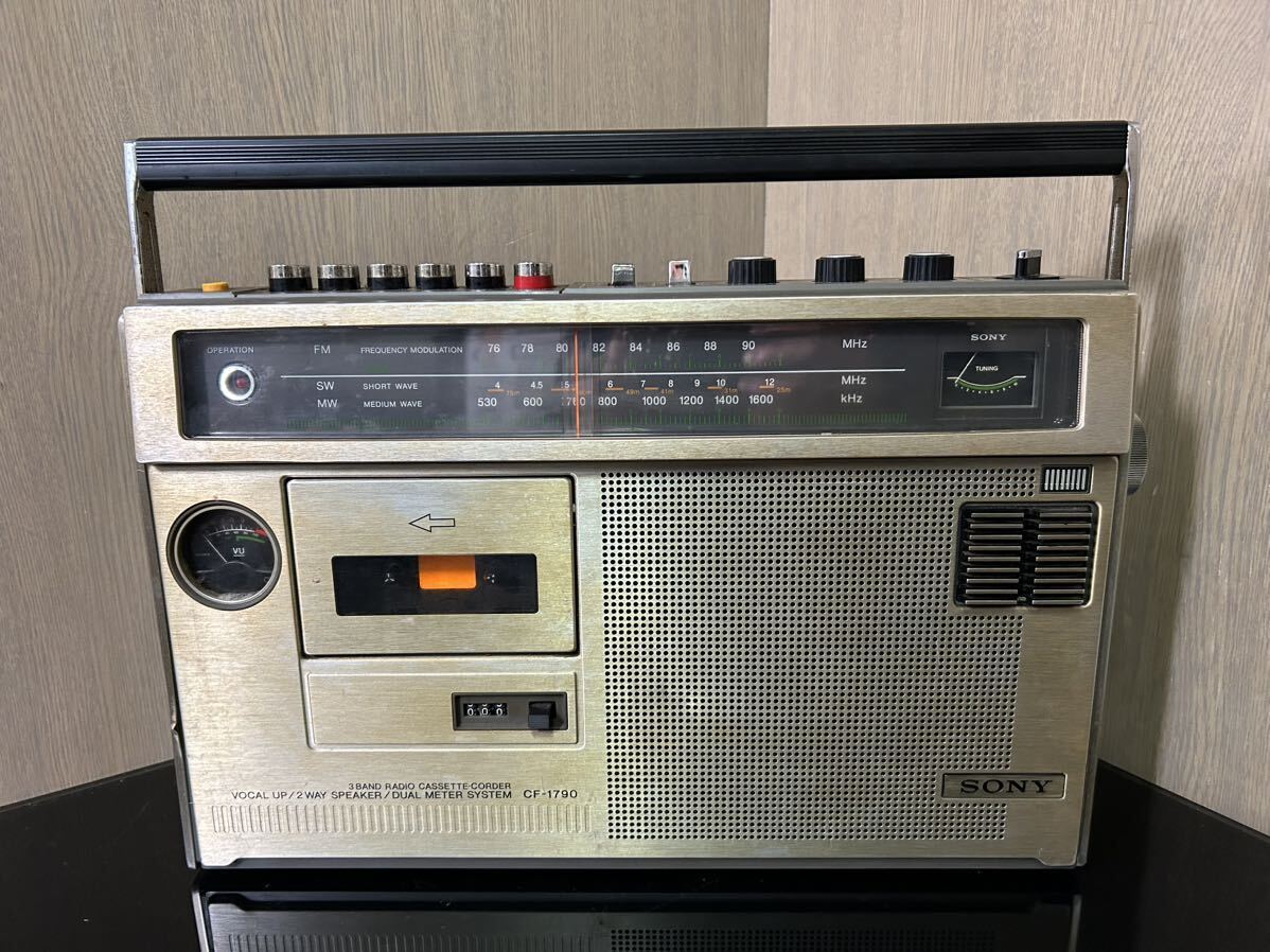 ★48 SONY 3バンド（AM/FM/SW）ラジカセCF-1790 昭和レトロ アンティークの画像1