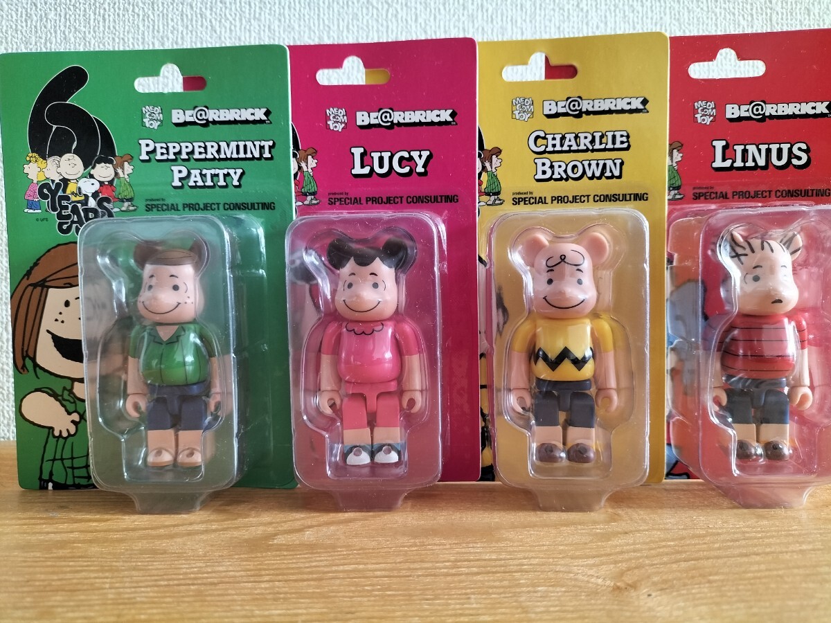 未開封 BE@RBRICK ベアブリック PEANUTS ピーナッツ 60周年記念 100％4体セット CHARLIE BROWN LINUS LUCY PEPPERMINT PATTYの画像1