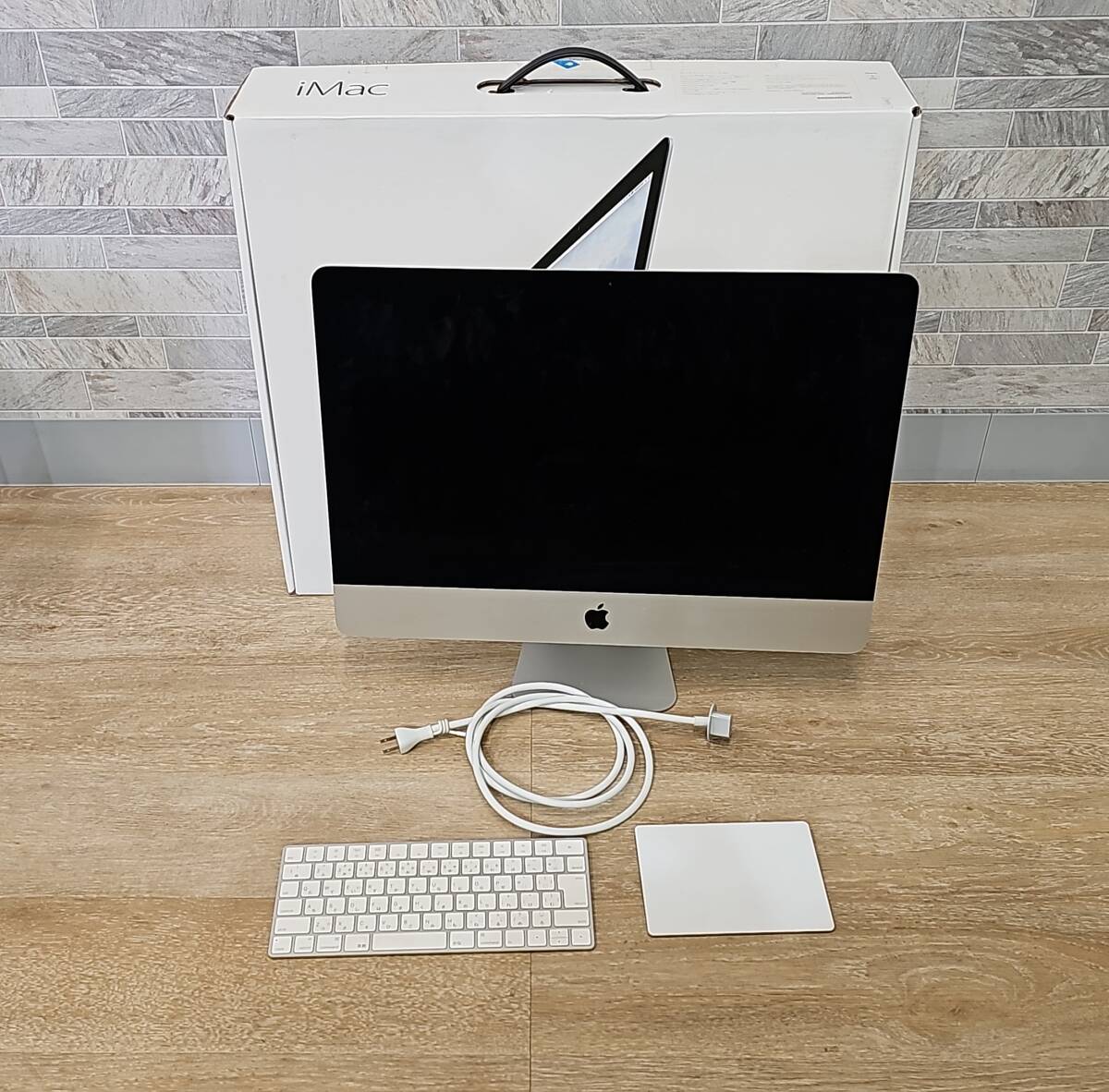 K1130★ Apple iMac 21.5インチ A1418 箱 キーボード トラックパッド 付き Core i5 Retina 4K 1TB 中古品 通電確認済 ジャンク品の画像1