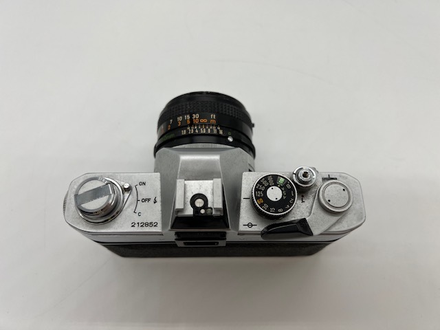 K917.918▽ Canon FTb QL FD 50mm F1.8 S.C. TOSHIBA QCC-2500 キヤノン MF 一眼レフ 単焦点レンズ 35ｍｍフィルムカメラ ストロボ_画像4
