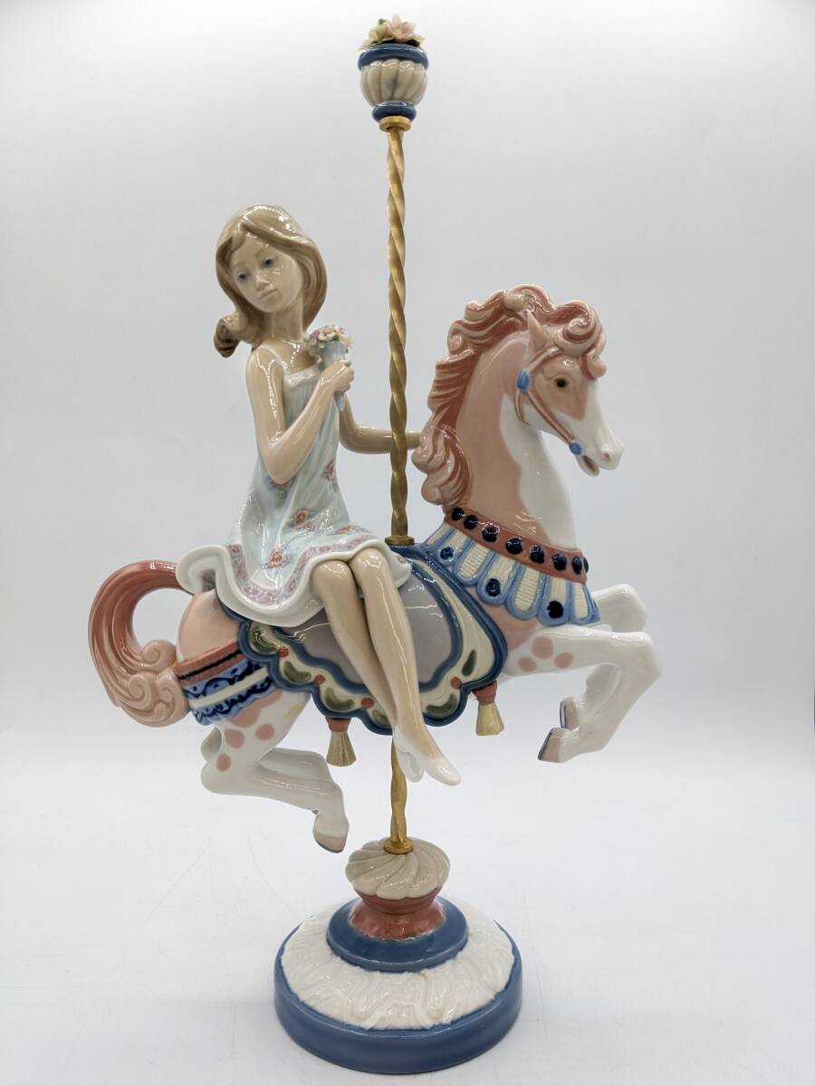 N35986〇 リヤドロ メリーゴーランドに乗る少女 LLADRO 置き物 西洋人形 スペイン製 刻印あり Girl on Carousel Horse 西洋陶芸の画像1