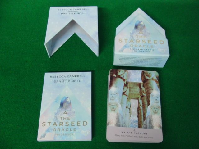 The Starseed Oracle： A 53-Card Deck and Guidebook 洋書 カード全て揃っています