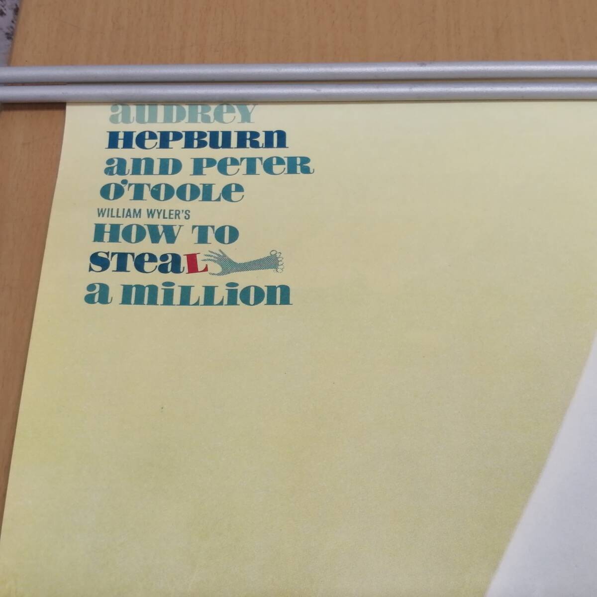 メ24042501 古い映画のポスター 「おしゃれ泥棒」 オードリー・ヘプバーン ピーター・オトゥール 1966年 定形外発送の画像3