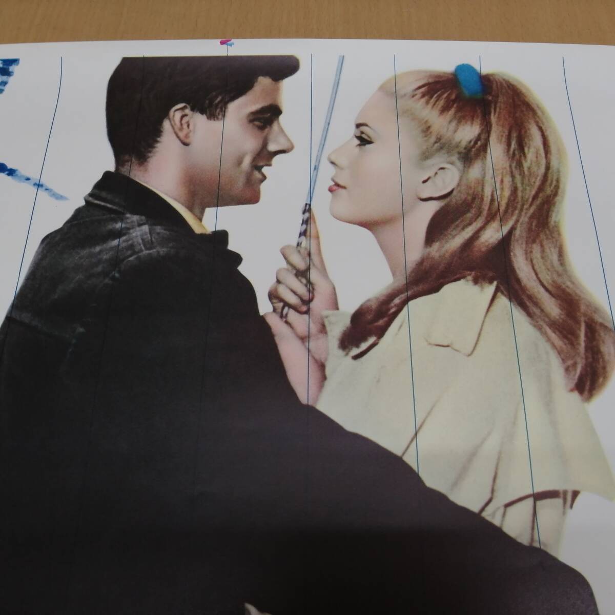 メ24042523　古い映画のポスター　「シェルブールの雨傘」　カトリーヌ・ドヌーヴ　ニーノ・カステルヌオーヴォ　1964年　上下2枚組_画像7