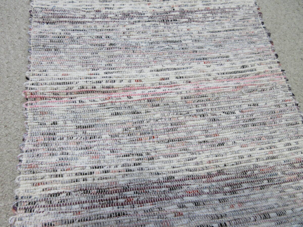 手織り　裂き織り　センターマットやハンドメイドに～。サイズ（長さ　房含む　83×34）_画像2