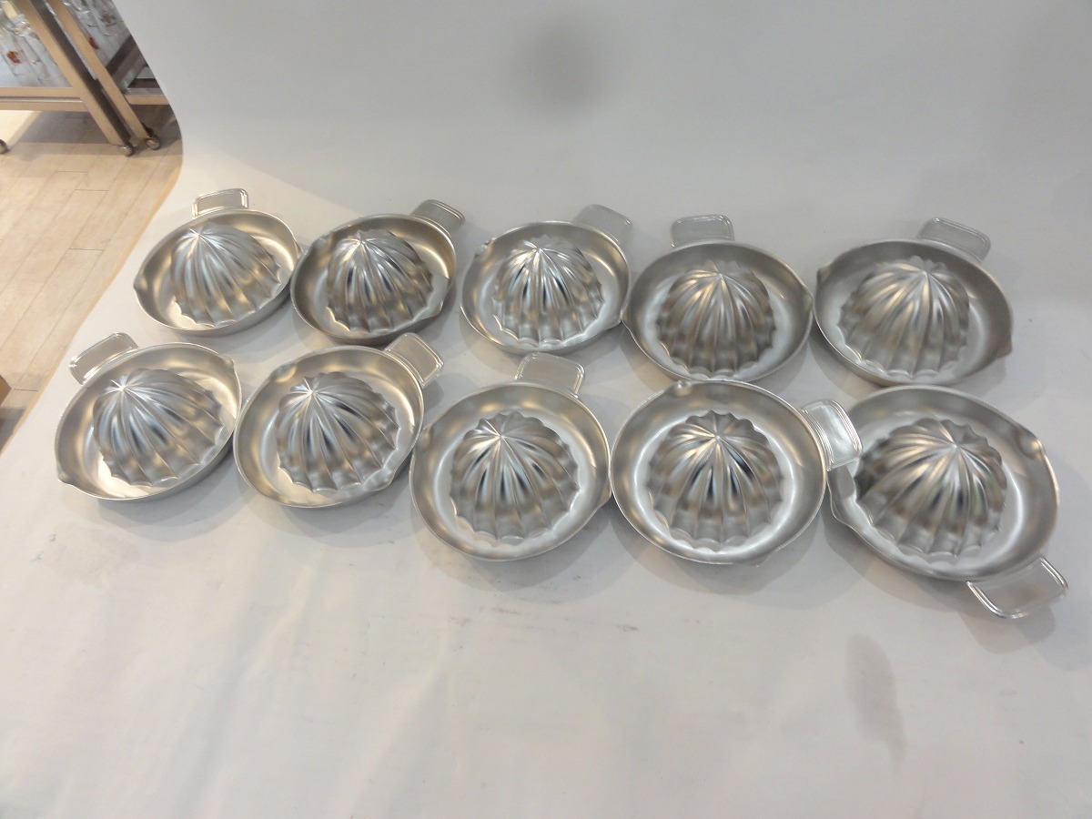 TTOWN★ リサイクル 10個セット ステンレス製 レモン絞り器 直径13㎝ 業務用 A-29の画像1