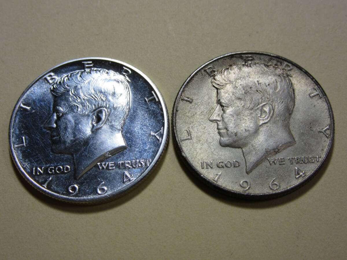 ６、アメリカ HALF DOLLAR銀貨 １９６４年 ２枚（左プルーフ） ２５，０６ｇの画像3