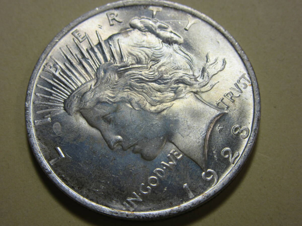 ８、アメリカ ONE DOLLAR銀貨 １９２３年 ２６，６７ｇの画像4