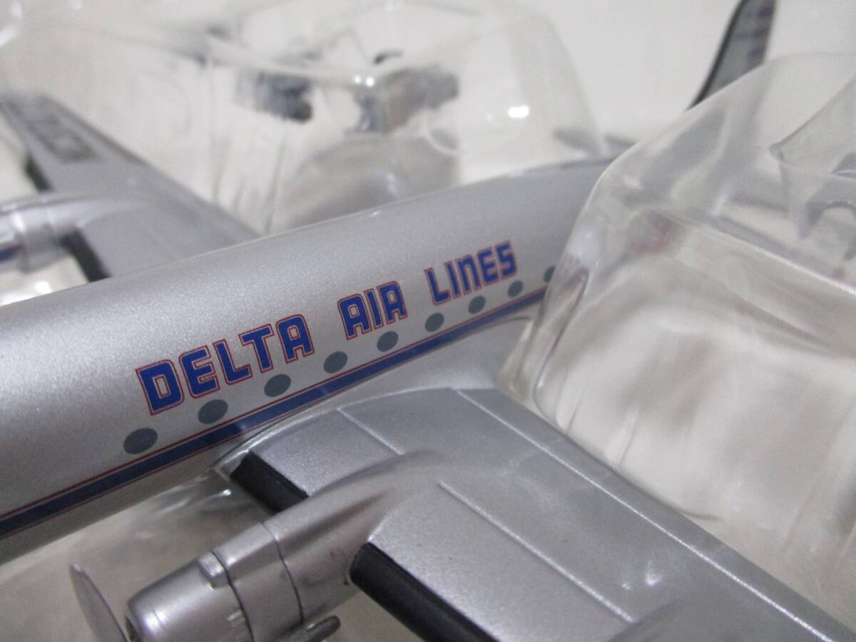 HOBBY MASTER 1/200 Douglas DC-4 Delta Airlines NC37472の画像6