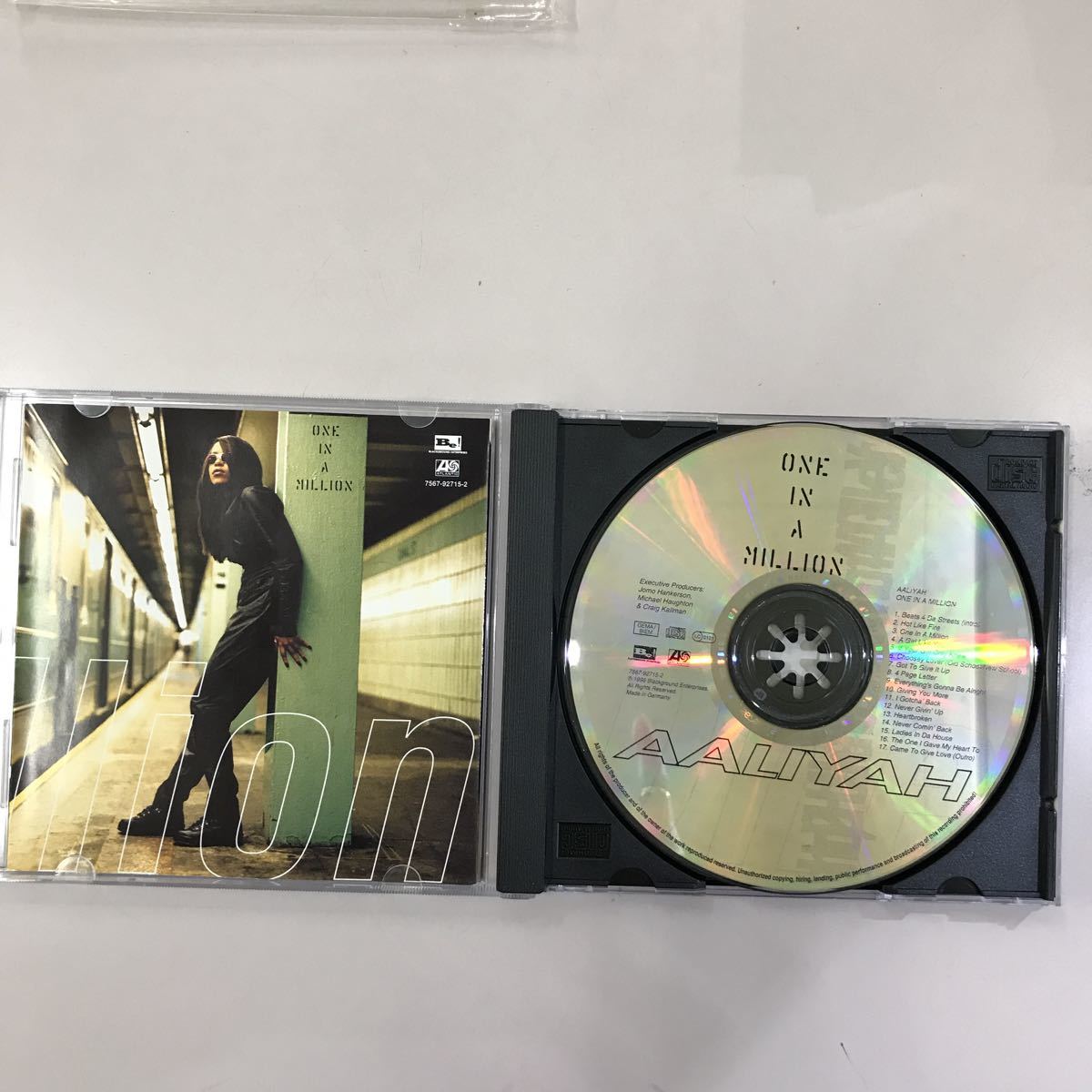 CD 中古☆【洋楽】ONE IN A MILLION 「BLACK GROUND/ATLANTIC_画像5