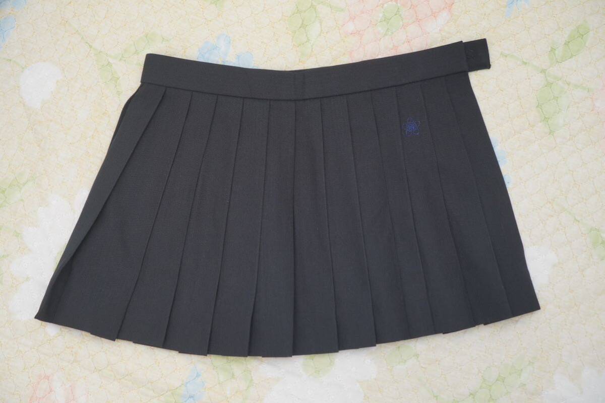 高校 中学 制服 黒 ミニスカート W63-26 夏の画像1