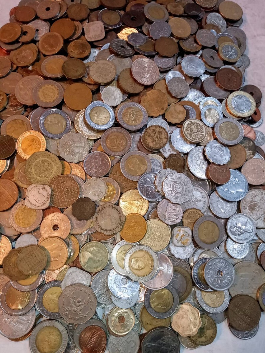 402 1円～ 世界各国混合コイン 古銭 4.10kgの画像3