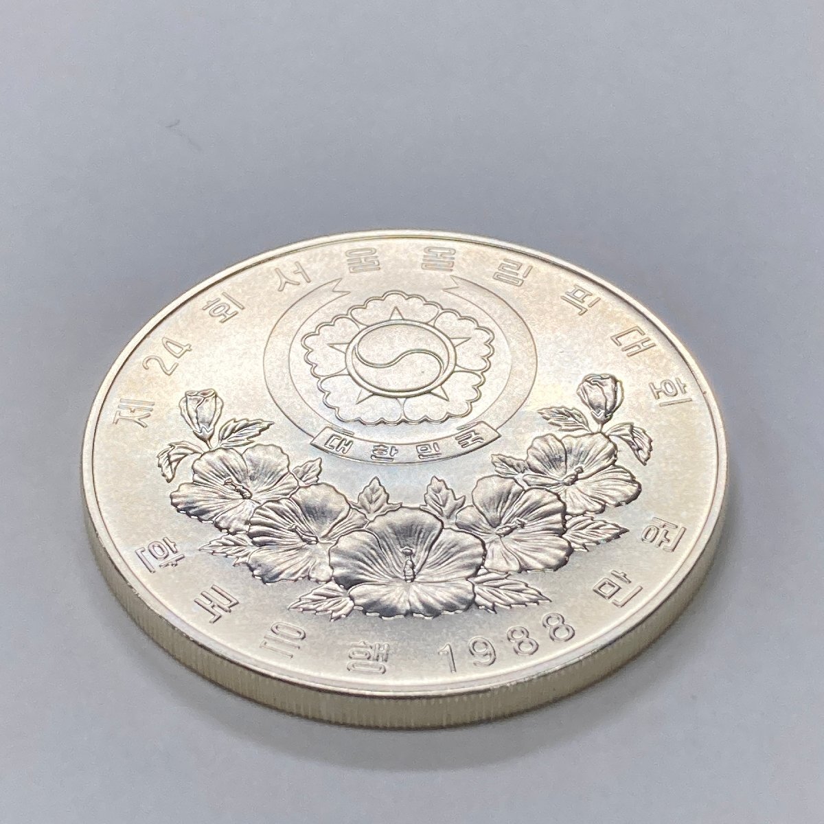 4.25 AK-A1839 ★韓国 ソウルオリンピック記念硬貨★1988年 10000ウォン 銀貨 プルーフ 海外貨幣 外国コイン DB0 DD0の画像3