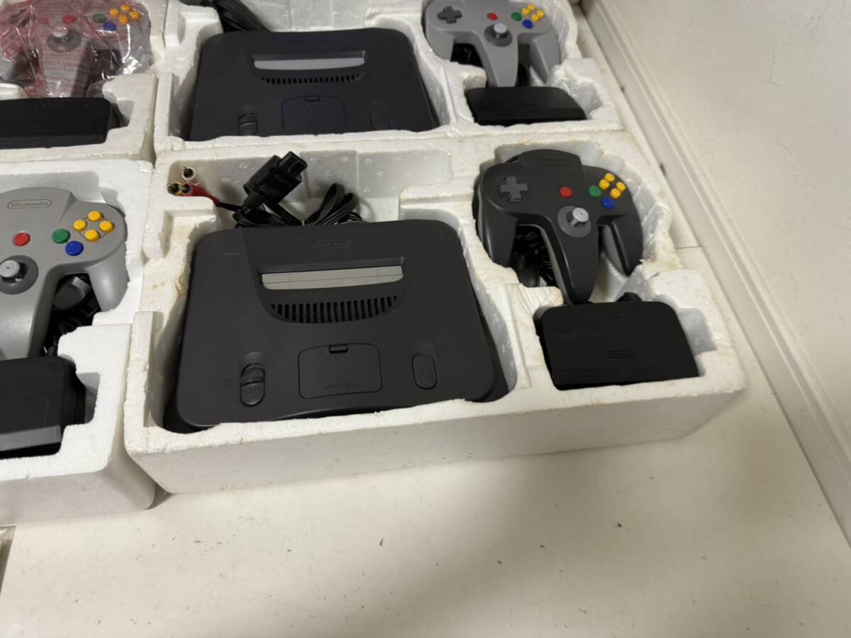 【任天堂 Nintendo 64 本体 箱付き 大量まとめ 6台 コントローラー アダプタ AVケーブル】ニンテンドー ロクヨン【動作未確認】ジャンクの画像4