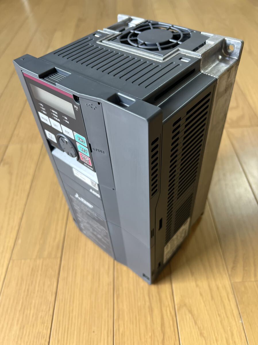Mitsubishi 三菱電機 インバーター FR-A820-3.7K-1 200-240V 未使用に近い_画像3