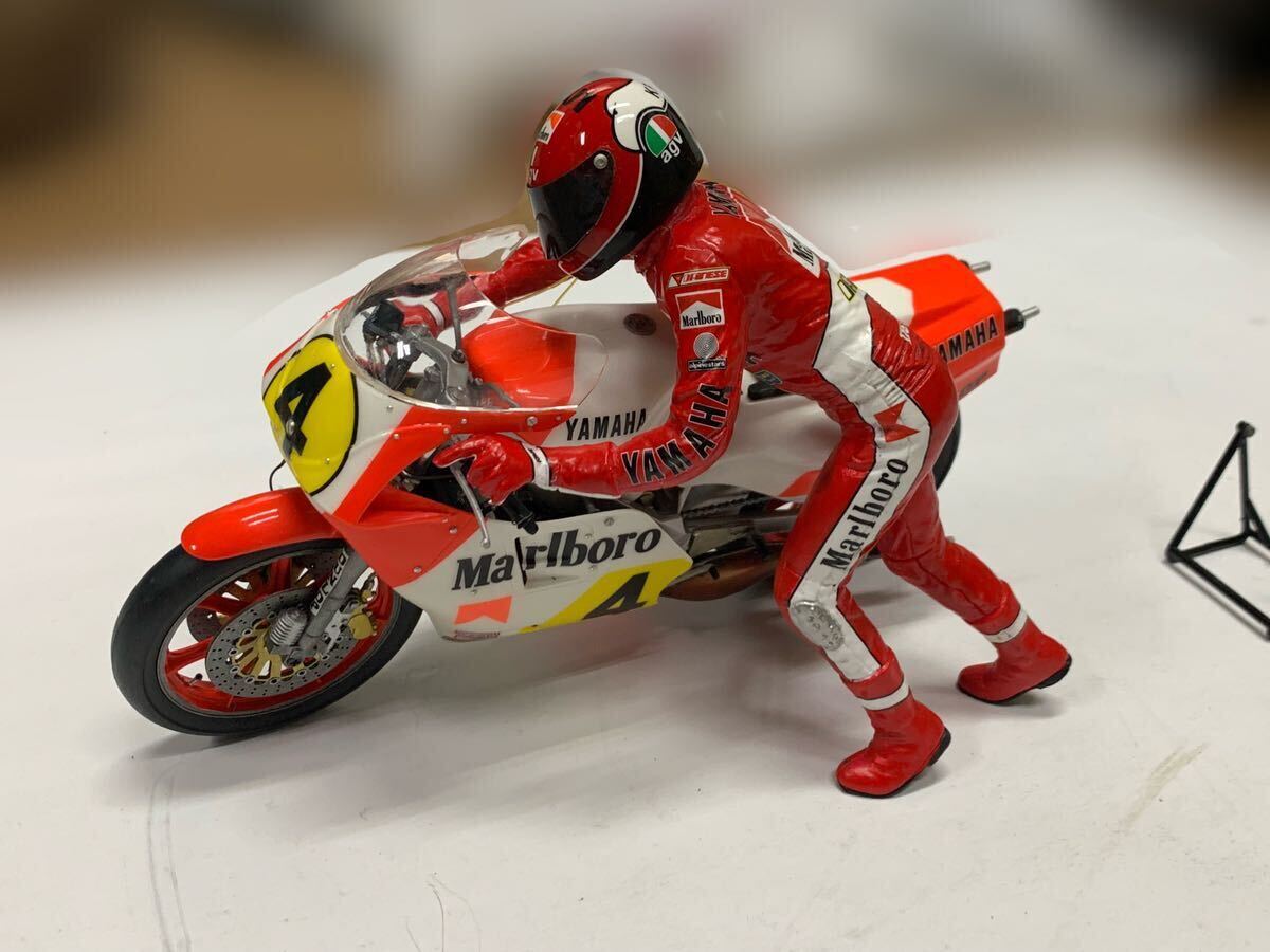 1/12 YAMAHA YZR500 ② ケニー・ロバーツ 完成品 スターティングフィギュア付き マルボロ キングケニー ヤマハ の画像1