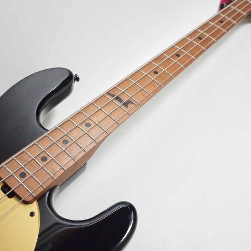 Sterling by Music Man Pete Wentz Signature StingRay エレキベース 4.10kg_画像2