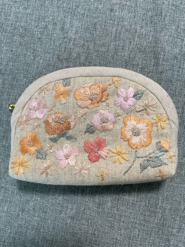 ハンドメイド 手刺繍 綿麻 ふっくらポーチの画像3