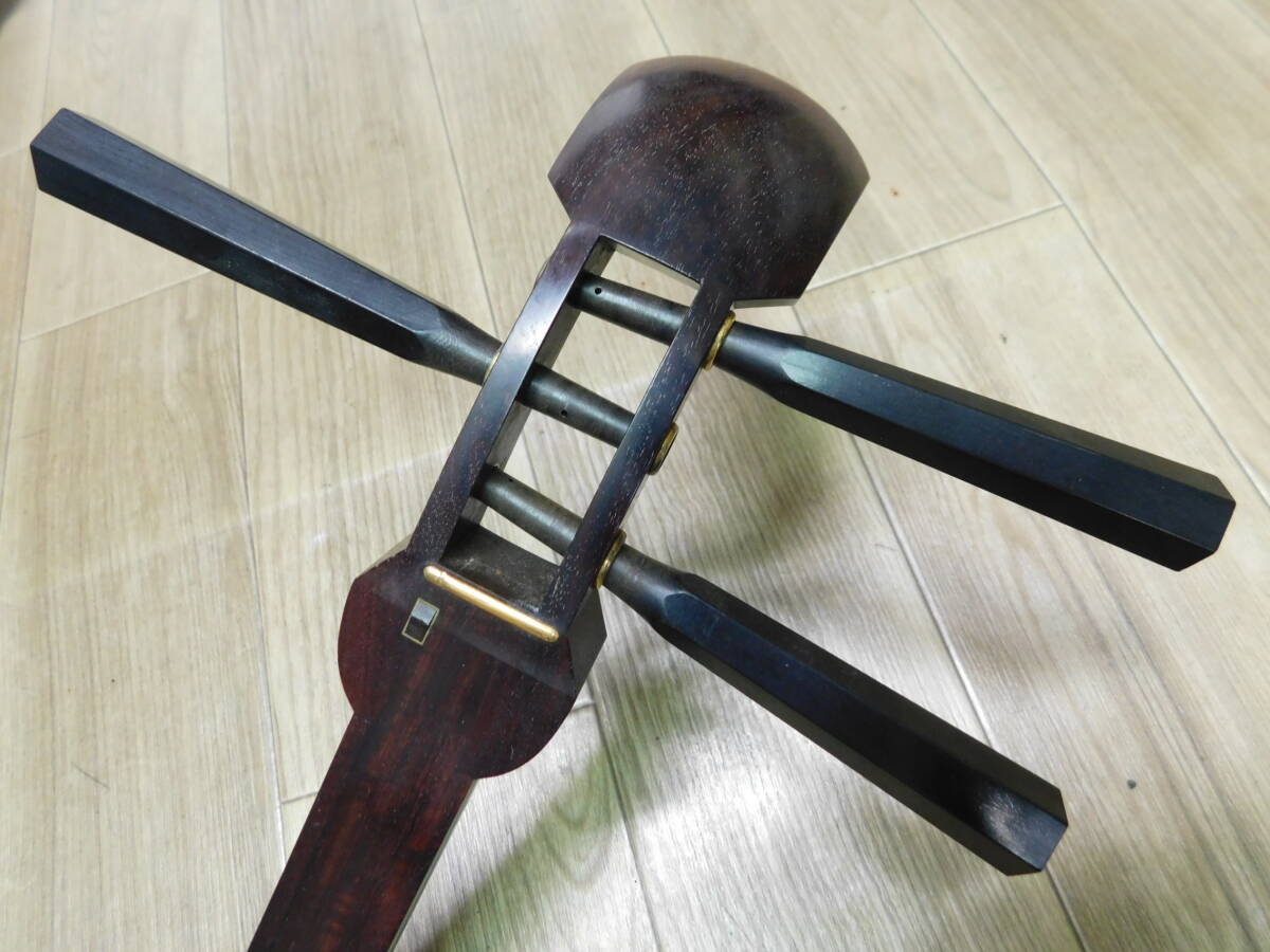 [. tree top class shamisen ] middle . shamisen gold small ( gold ho zo) K18 stamp step different two book@ groove ( two step groove )...tochi equipped . keep . Japanese cedar trunk folk song traditional Japanese musical instrument /K730