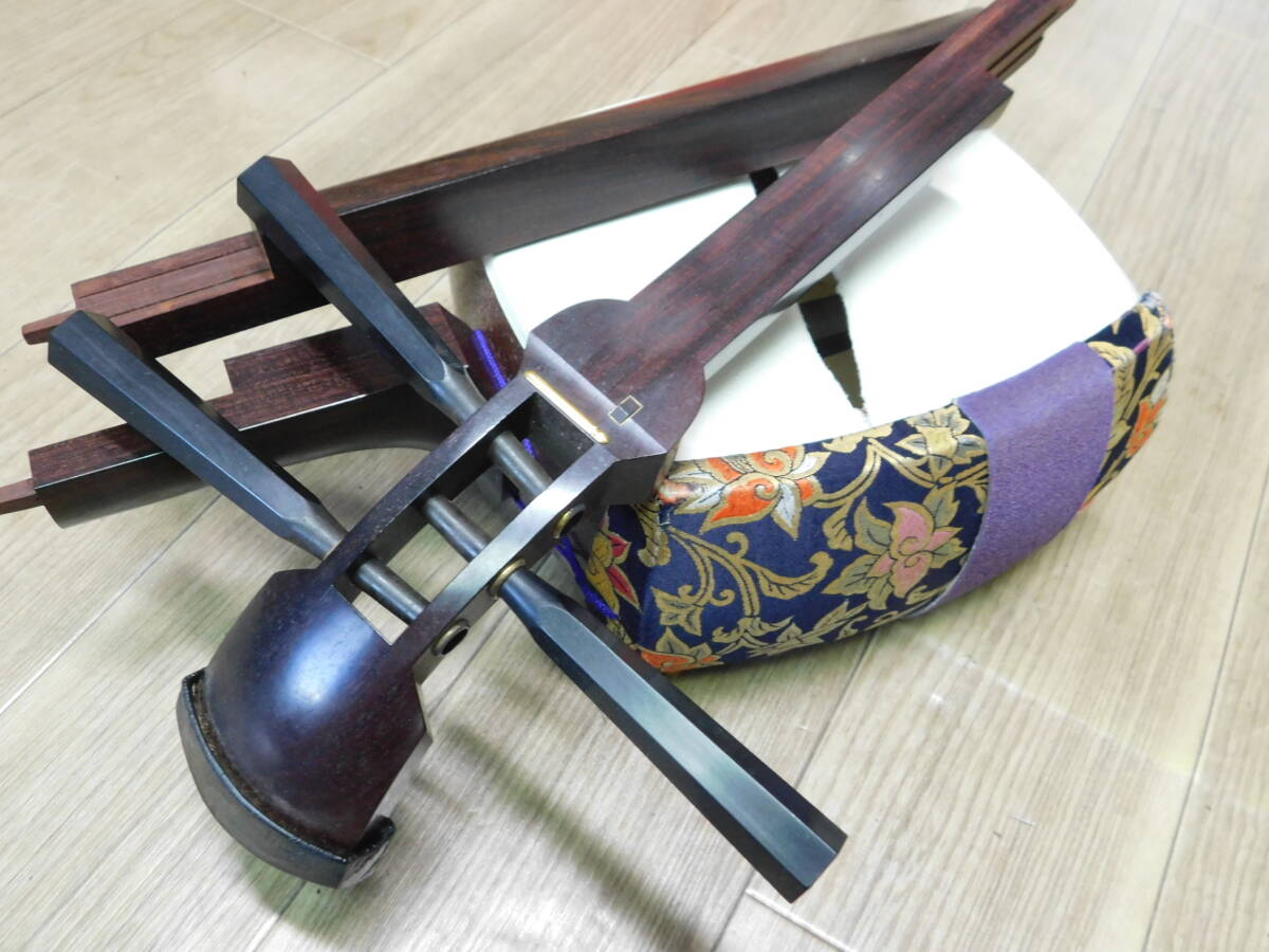 [. tree top class shamisen ] middle . shamisen gold small ( gold ho zo) K18 stamp step different two book@ groove ( two step groove )...tochi equipped . keep . Japanese cedar trunk folk song traditional Japanese musical instrument /K730