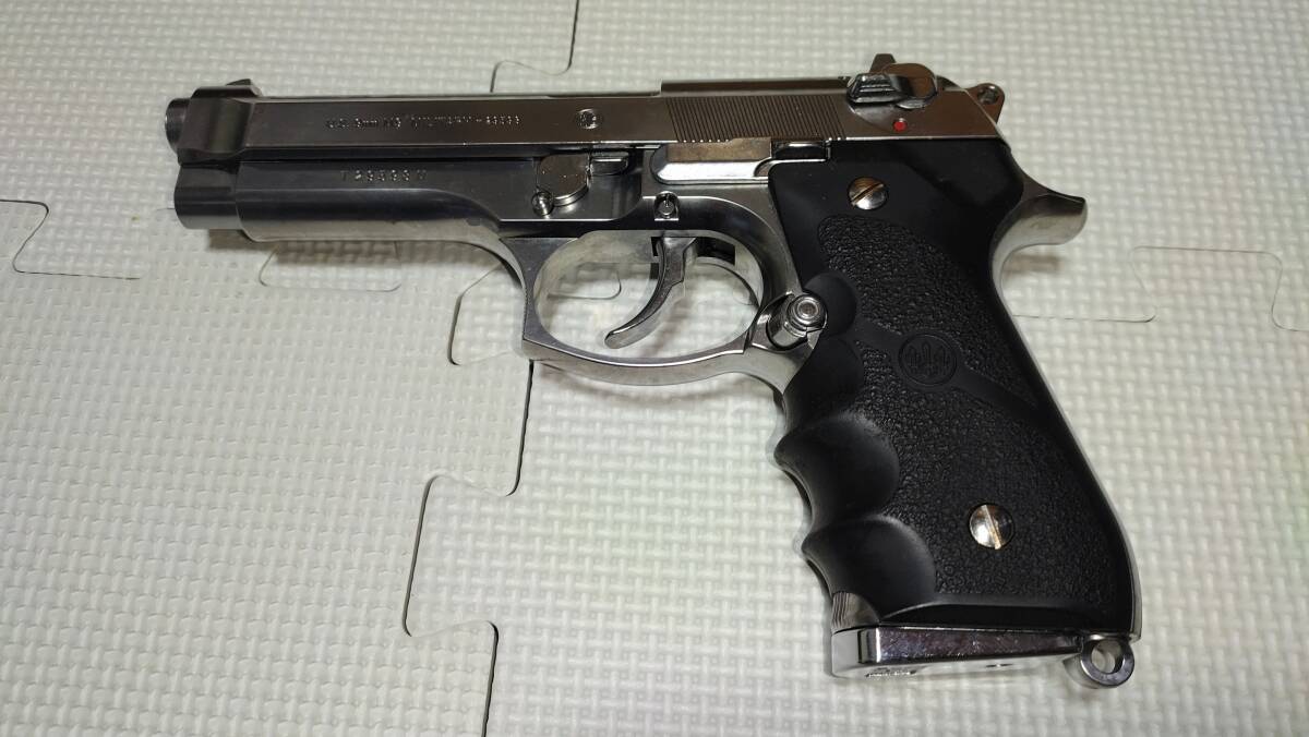 東京 マルイ M92F クロームステンレス ガス ブローバック モデル ジャンク品の画像2